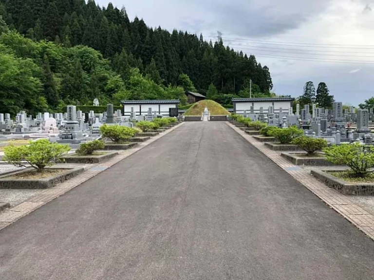 御誕生寺 永代納骨供養塚 閑月の苑