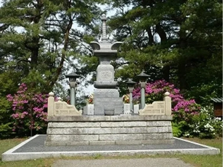 永安寺 宝篋印塔 納骨堂
