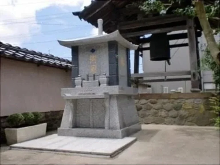 泉龍寺 御廟