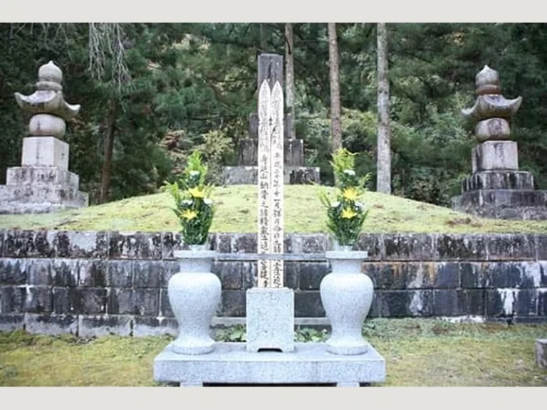 身延山久遠寺 納骨（分骨・全骨）